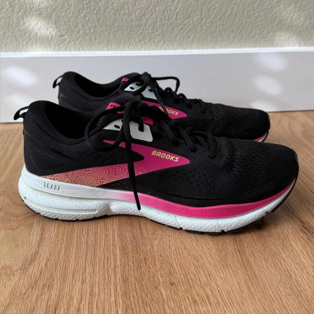 Brooks Trace 3 Sneakers Black Pink Women’s 10